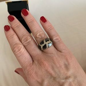 14K gold, diamonds and mother of pearl dome ring